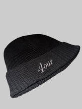 Load image into Gallery viewer, Black smart wooly hat
