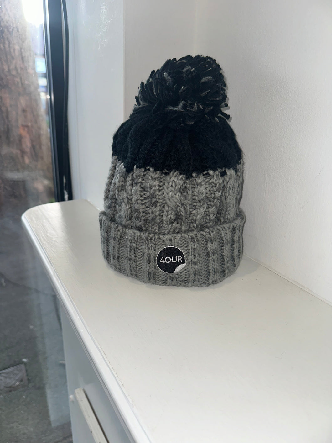 Unisex wooly bobble hat