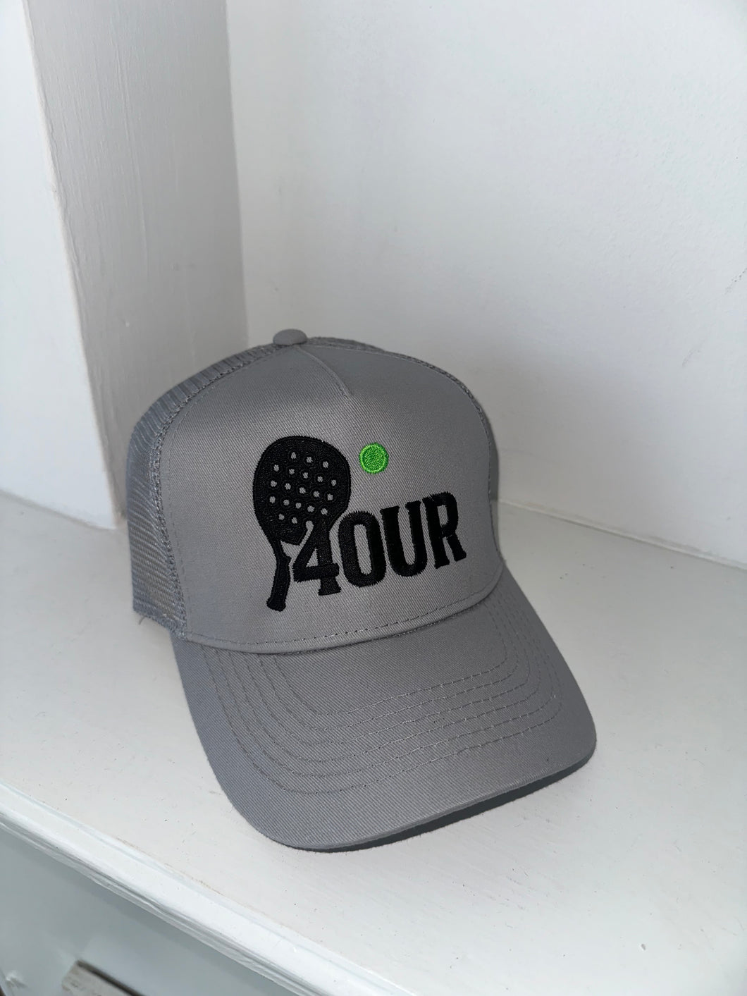 Black & grey padel youths cap with grey logo