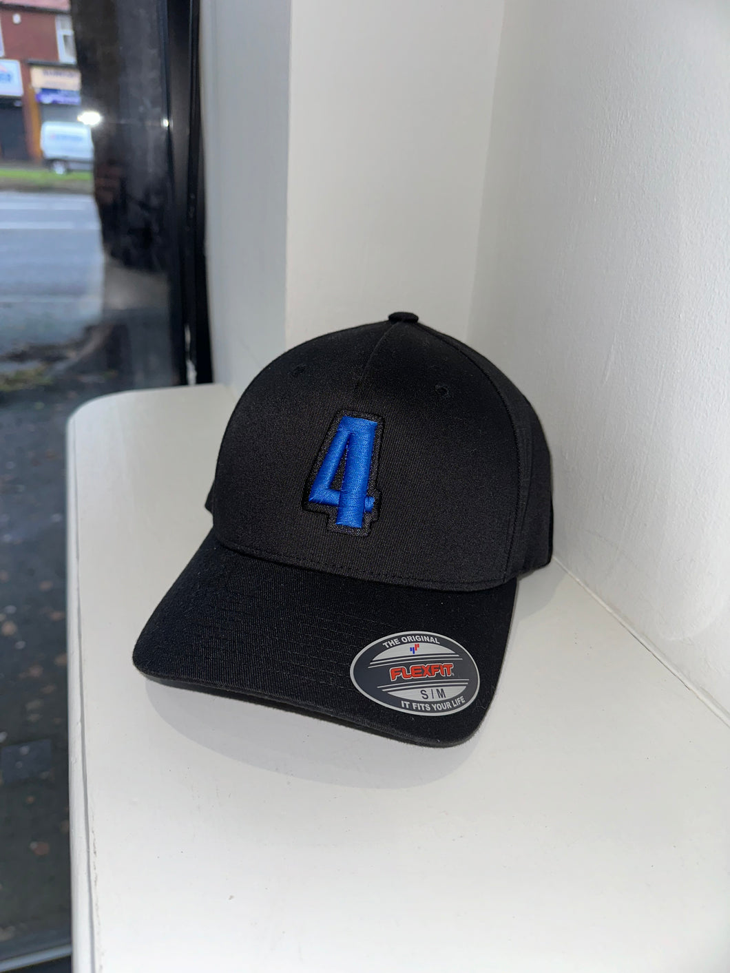 Black original flexfit cap with blue logo