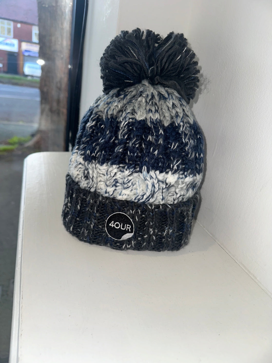 Unisex wooly bobble hat
