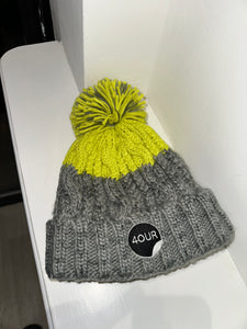 Unisex wooly bobble hat