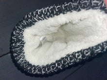 Load image into Gallery viewer, Unisex Bobble Hats
